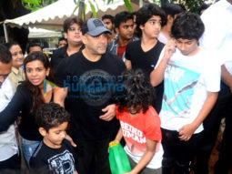 Salman Khan snapped planting trees around Mumbai
