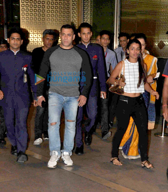 salman returns back from delhi 1