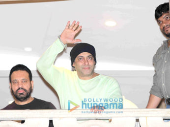 Salman Khan waves and greets his admirers on Eid in Mumbai