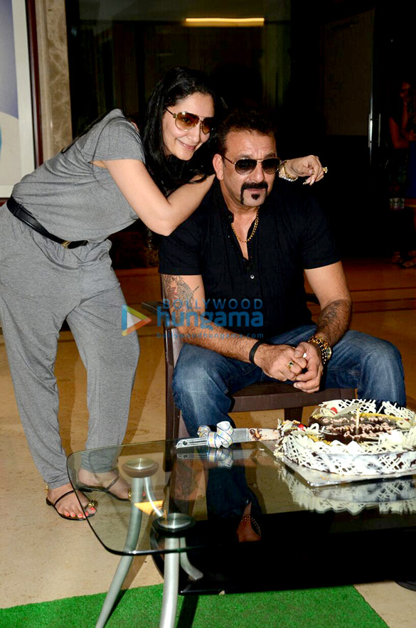 sanjay dutt celebrates birthday with media 4