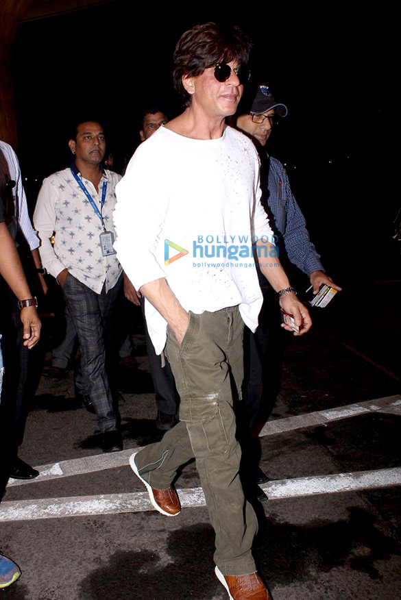 shah rukh khan departs for munich 1