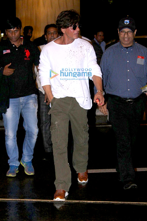 shah rukh khan departs for munich 4