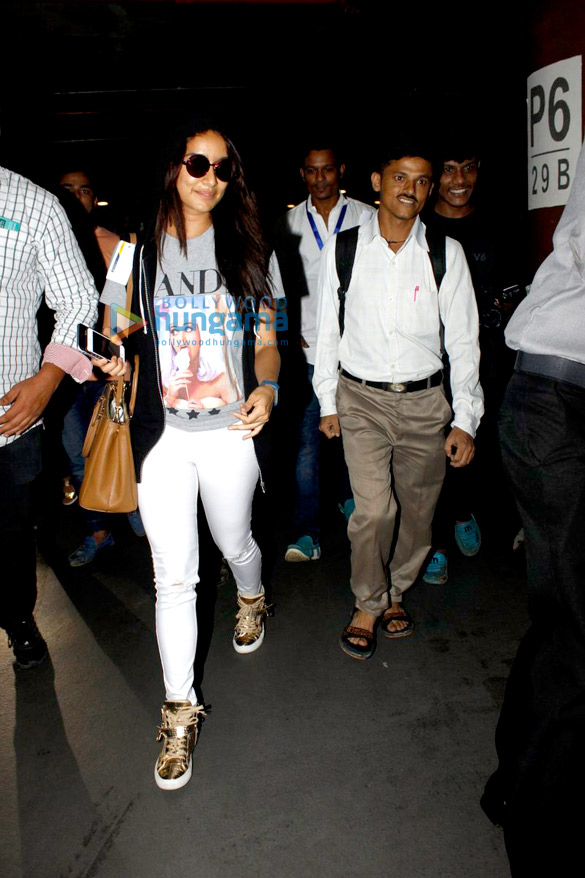shraddha returns from half girlfriend shoot 5