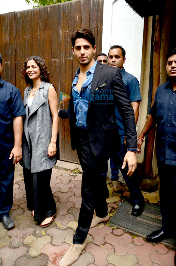 Sidharth Malhotra, Katrina Kaif, Karan Johar & Farhan Akhtar snapped at ‘Baar Baar Dekho’ promotional shoot Sidharth Malhotra, Katrina Kaif, Karan Johar & Farhan Akhtar snapped at ‘Baar Baar Dekho’ promotional shoot