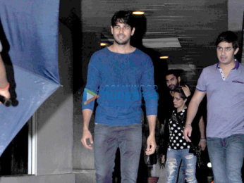 Sidharth Malhotra dines out with his close friends at Hakkasan