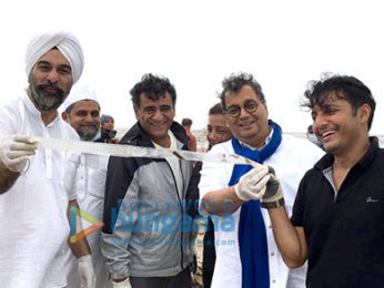 Subhash Ghai cleans Mumbai's Versova Beach