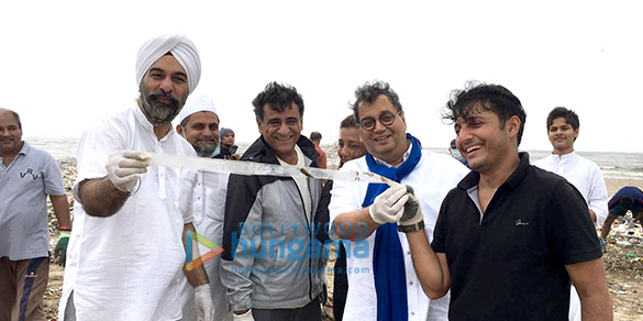 Subhash Ghai cleans Mumbai’s Versova Beach Subhash Ghai cleans Mumbai’s Versova Beach