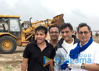Subhash Ghai cleans Mumbai's Versova Beach
