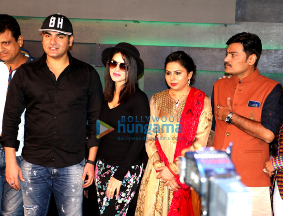 sunny leone arbaaz khan snapped on the sets of tera intezaar 2