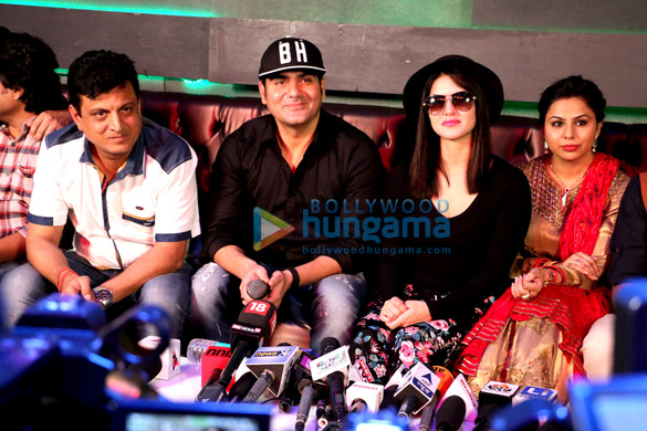 sunny leone arbaaz khan snapped on the sets of tera intezaar 5