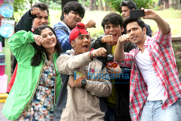 varun dhawan promotes dishoom on taarak mehta ka ooltah chashmah 3