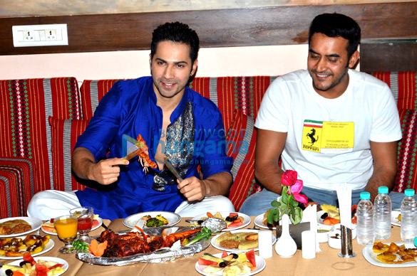 varun dhawan visit mohammad ali road during ramzan 1