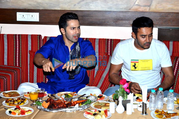 varun dhawan visit mohammad ali road during ramzan 2