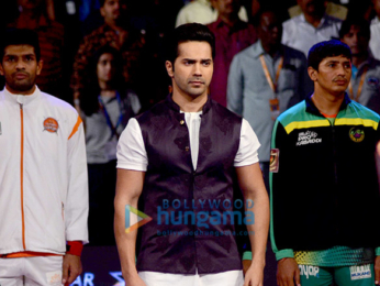 Varun Dhawan & Jacqueline Fernandez promote 'Dishoom' on Pro Kabaddi League Season 4