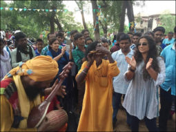 Check out: Vidya Balan enjoys some local Bengali music