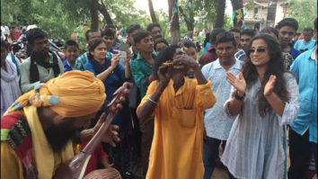 Check out: Vidya Balan enjoys some local Bengali music