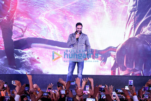 ajay devgn launches the trailer of shivaay 2