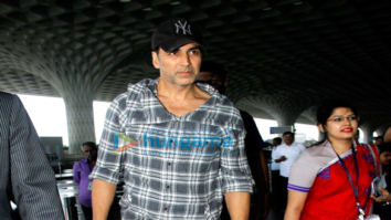 Akshay Kumar, Abhishek Bachchan & Pooja Hegde snapped at the airport