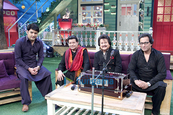 anup jalota pankaj udhas talat aziz on the sets of the kapil sharma show 4