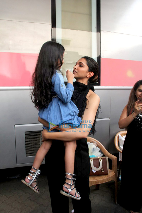 deepika padukone meets a fan 4