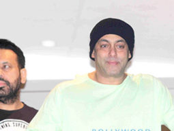 Salman Khan Celebrates Eid; Waves His Fans From Balcony