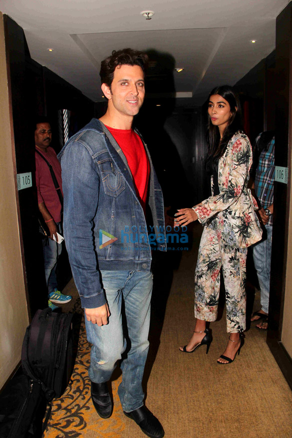 hrithik pooja at mohenjo daro promotions 4