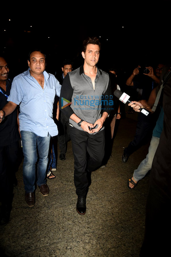 hrithik snapped at the airport 3