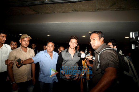 hrithik snapped at the airport 4