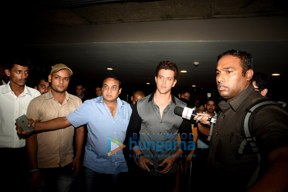 hrithik snapped at the airport 5