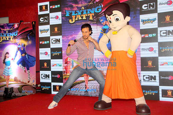 jacqueline fernandez tiger shroff promote a flying jatt at smmash 7