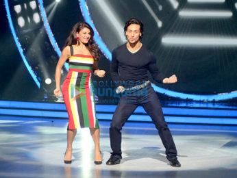 Jacqueline Fernandez & Tiger Shroff promote 'A Flying Jatt' on Jhalak Dikhhla Jaa 9