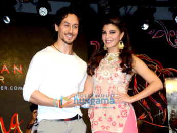 Jacqueline Fernandez & Tiger Shroff promote 'A Flying Jatt' at Narsee Monjee College