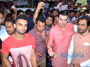 Nawazuddin Siddiqui promotes his film 'Freaky Ali' at the Charminar in Hyderabad