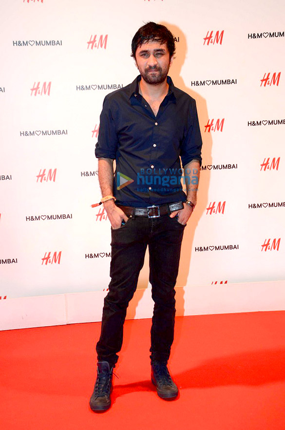 ranbir kapoor graces hms store launch in mumbai1 31