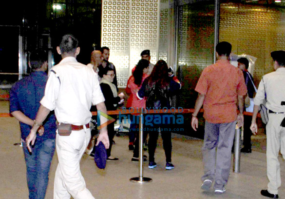 rani with her baby adira at the airport 5