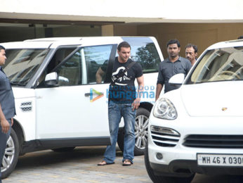 Salman Khan and family snapped post Raksha Bandhan celebrations at Arpita Khan's house