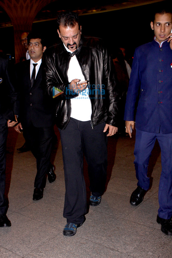 sanjay dutt snapped at the airport 4