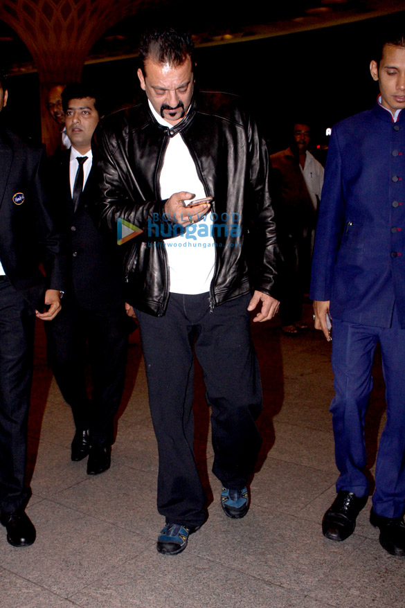 sanjay dutt snapped at the airport 6