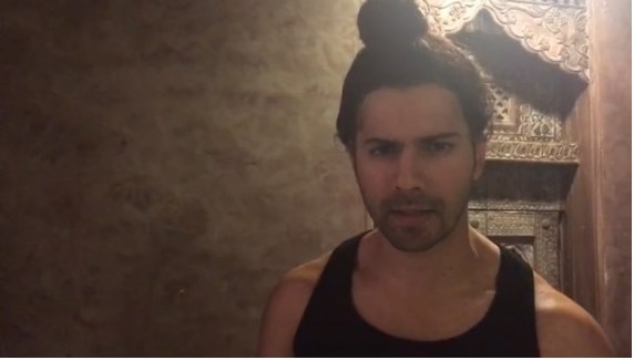 Watch: Varun Dhawan’s hilarious way to promote Akshay Kumar’s Rustom Watch: Varun Dhawan’s hilarious way to promote Akshay Kumar’s Rustom