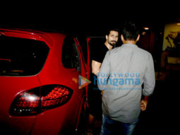 Shahid Kapoor snapped obliging his fans with a selfie