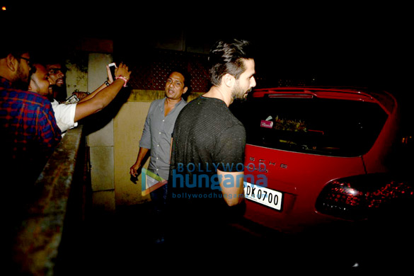 shahid snapped obliging his fans with a selfie 4