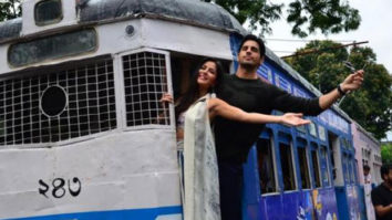 Sidharth-Katrina’s HUNGAMA In A Tram In Kolkata
