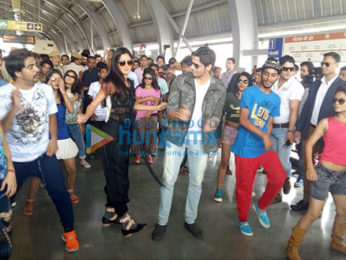 Sidharth Malhotra & Katrina Kaif groove to Kala Chashma at Shyam Nagar metro station in Jaipur