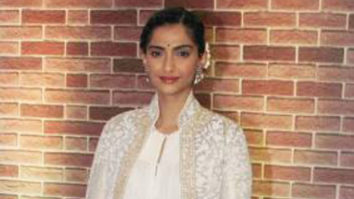 Sonam Kapoor Supports Women Entrepreneur Exhibition Sonam Kapoor Supports Women Entrepreneur Exhibition