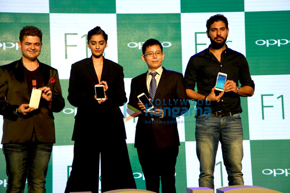 sonam kapoor yuvraj singh at the launch of oppos latest mobile f1s 1
