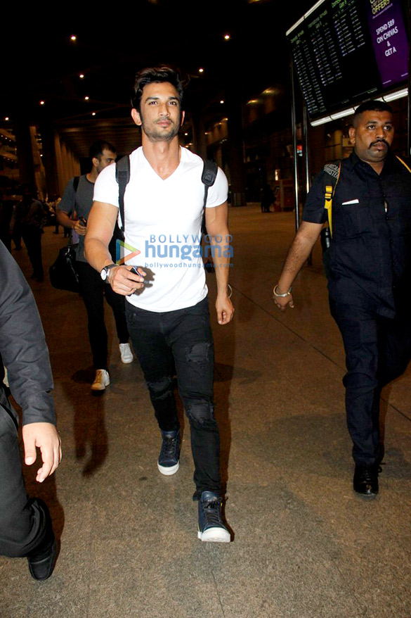sushant dhoni snapped at airport 1