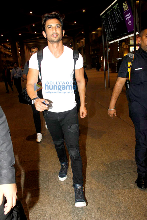 sushant dhoni snapped at airport 3