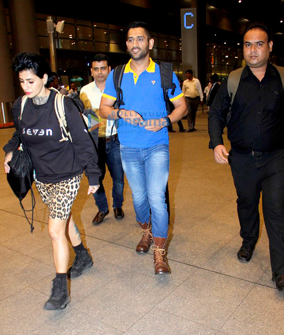 sushant dhoni snapped at airport 4