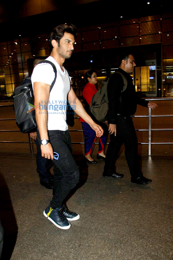 sushant dhoni snapped at airport 5