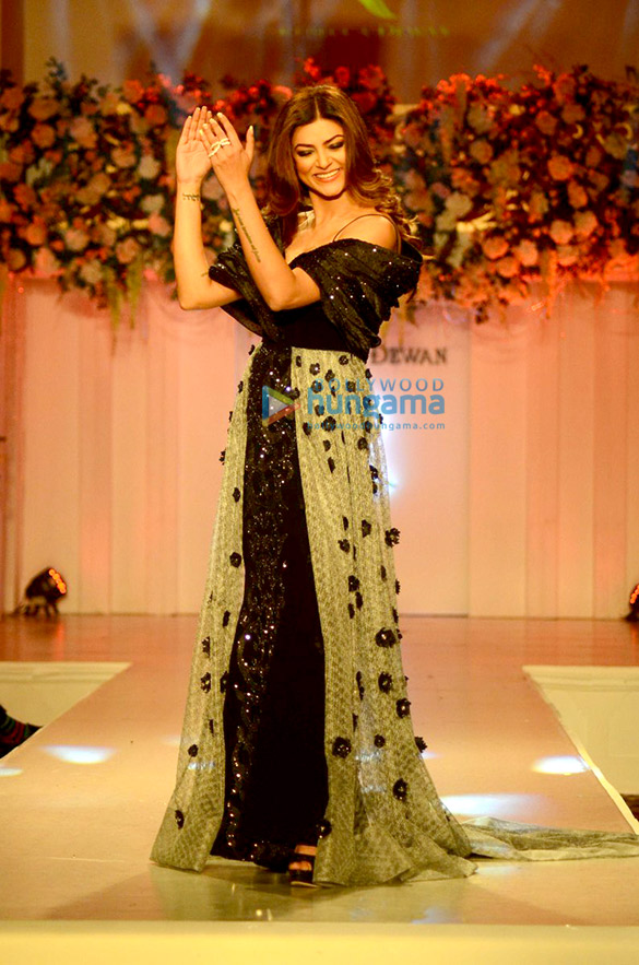 sushmita sen walks the ramp for designer rebecca dewans debut show in mumbai 6